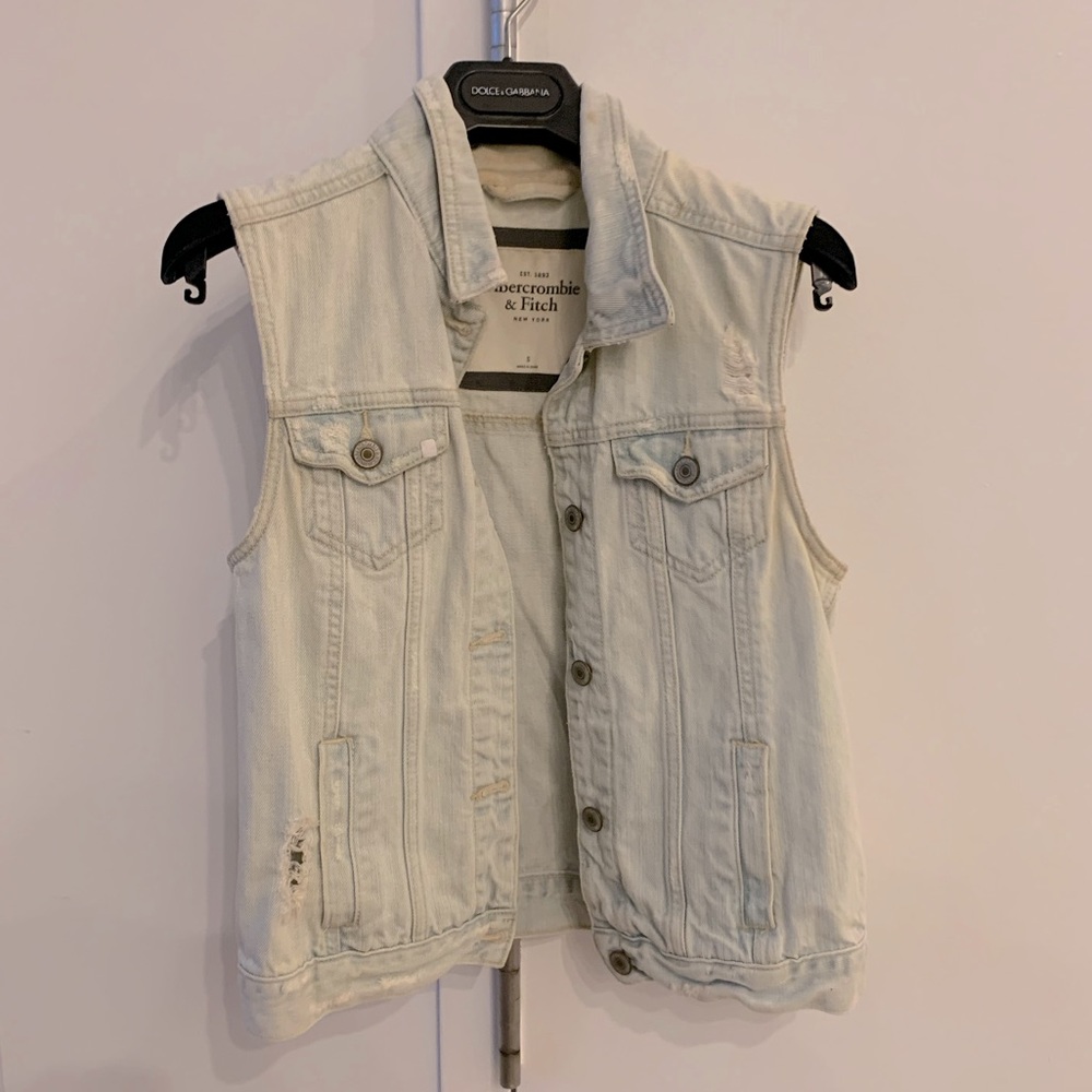Abercrombie light washed denim vest